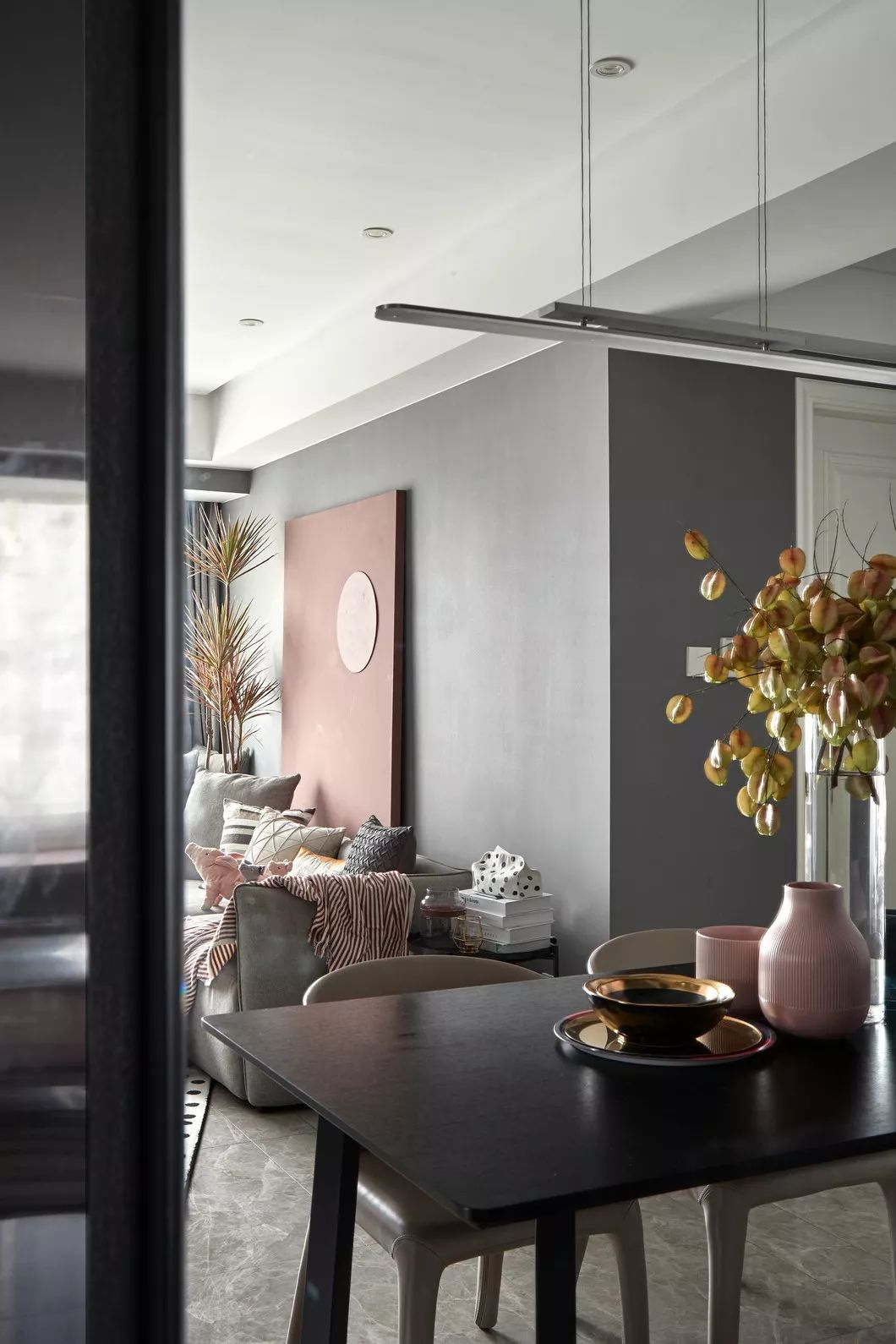 烟粉高级灰撩人的轻熟风,设计高级灰烟粉撩人轻熟风