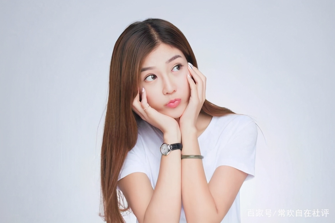 美女主播爆运动员丈夫孕期家暴还被拔指甲，男方甩锅激素太无语