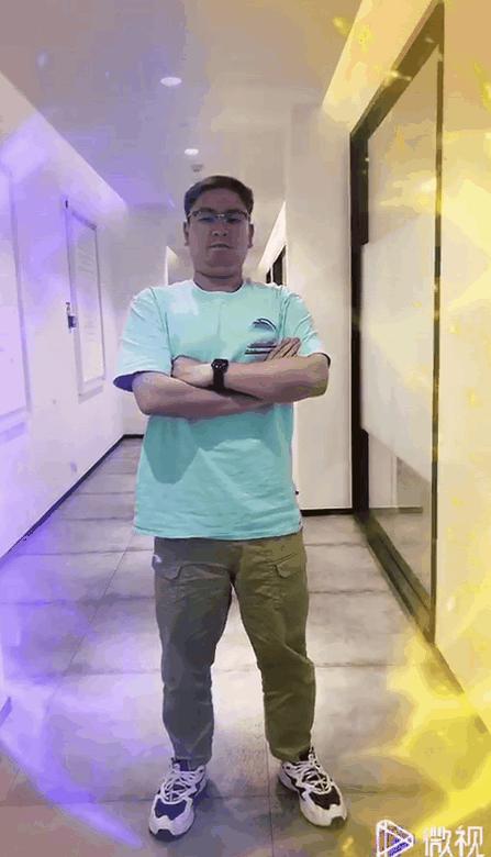 程序员至死是少年！在公司竟公然变身圣斗士
