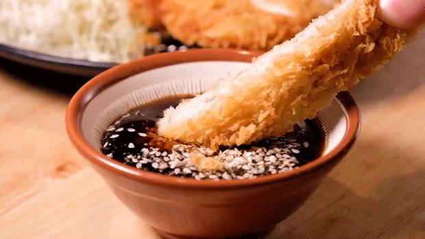 汤底浓郁的汤面,汤底浓厚