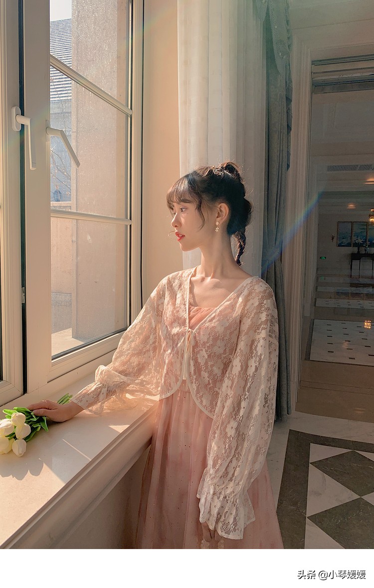 被惊艳到的一款小黑裙,被新买的裙子上条纹惊艳到了