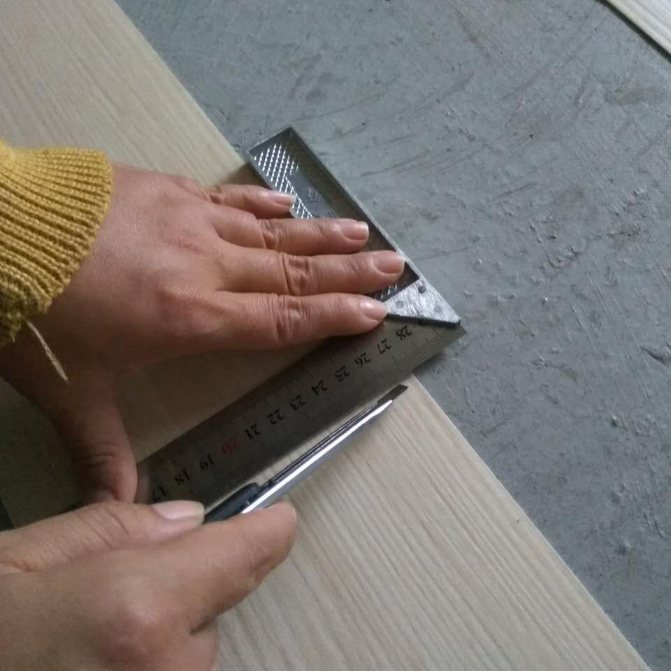 毛坯地面铺什么最省钱地板革,如何自己铺设地板革