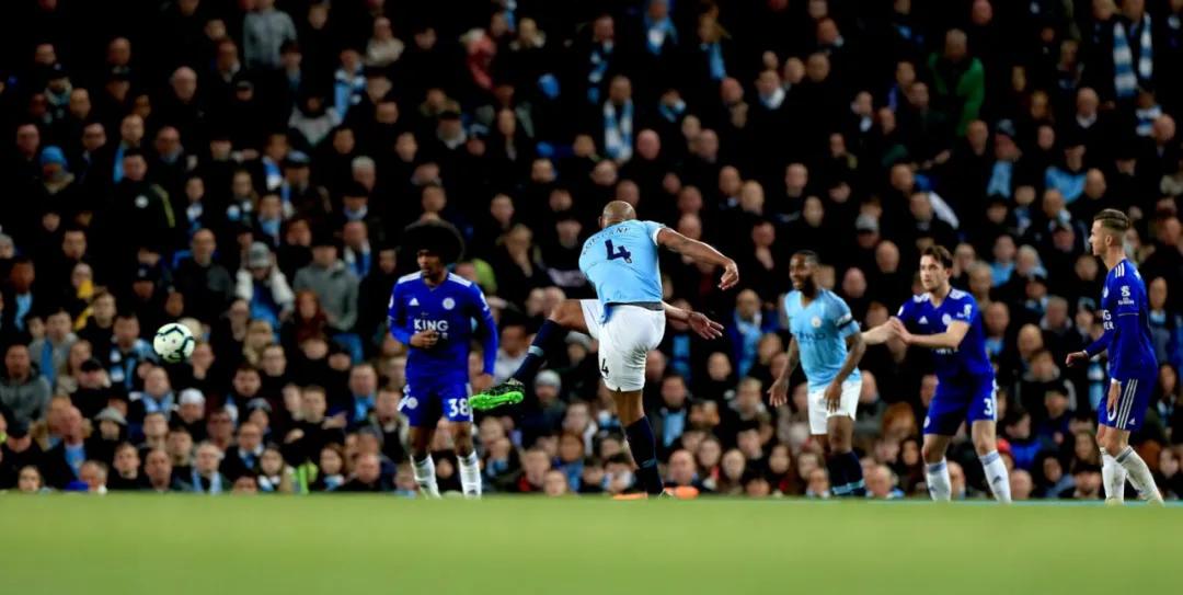 所有人都让他别射门，他打进锁定冠军的进球：他是英超最佳中卫吗