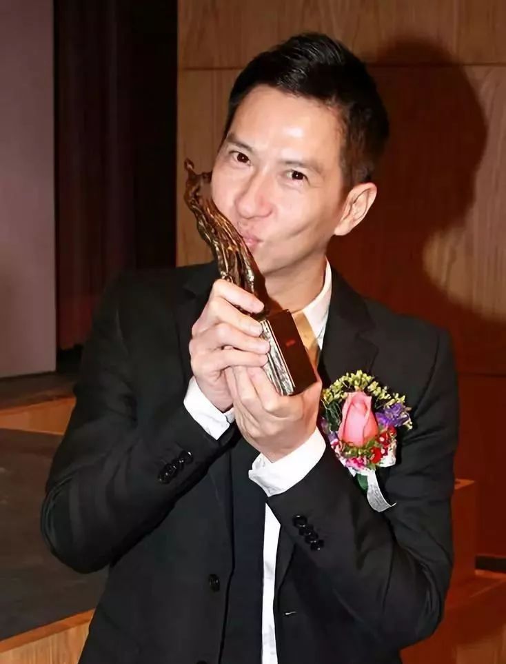 钟楚红为亡夫承诺终生不嫁,用情专一的钟楚红