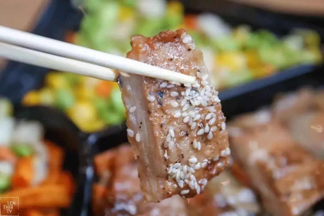 罗森/711两大便利店，谁才是大学生的终极之选？—以武汉财大为例