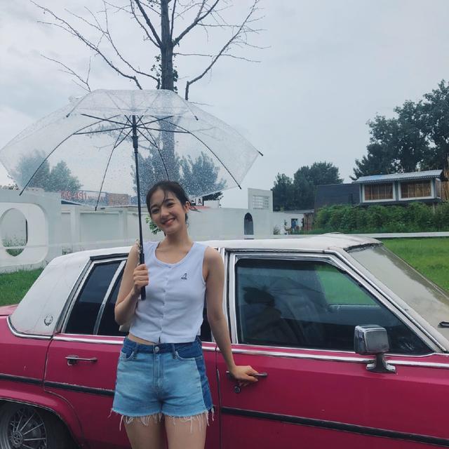 李兰迪绝美牛仔短裤照片,李兰迪晒男友视角照