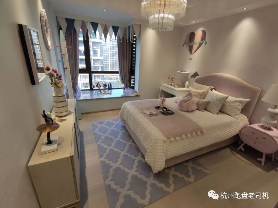 交付了没办房产证能够卖吗,交付一年未办房产证能退房吗