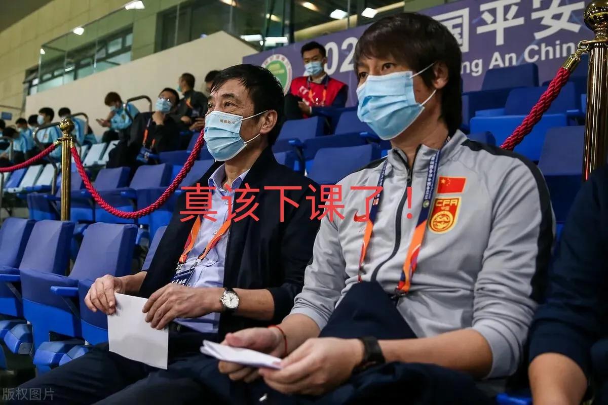 李铁回应国足4点质疑,李铁用自己的方式拯救中国足球