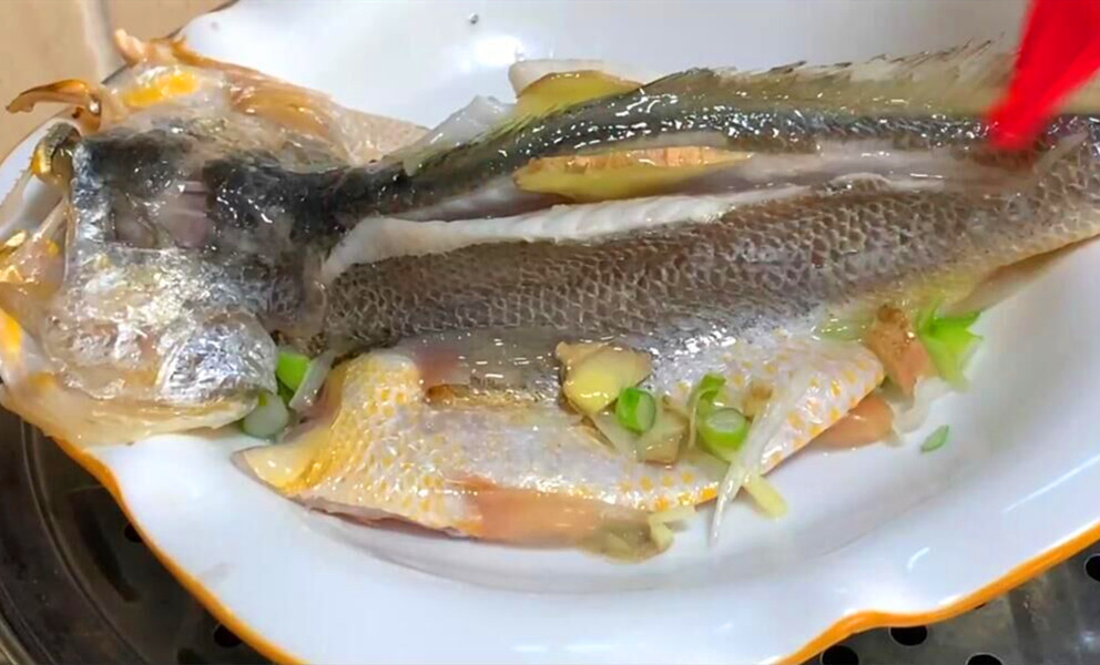 清蒸鱼不用放盐放生抽能够不,清蒸鱼时放盐还是放生抽