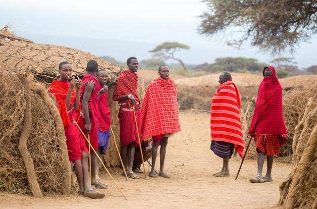 神秘的马赛人*力武**值有多强？牛群见了都害怕，狮子见了都发抖