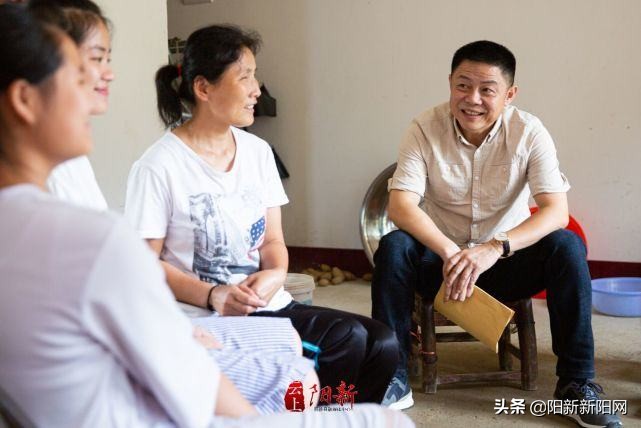 爱心捐资助学温暖寒门学子,爱心筑梦为贫困学子送温暖