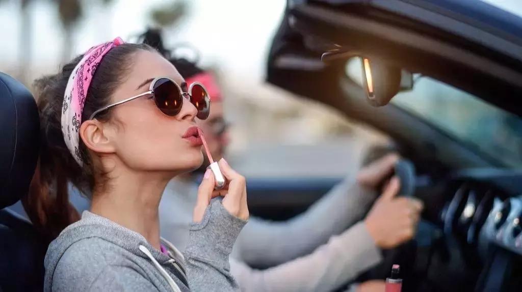 美妆品牌如何年入40个亿 (互联网美妆估值)