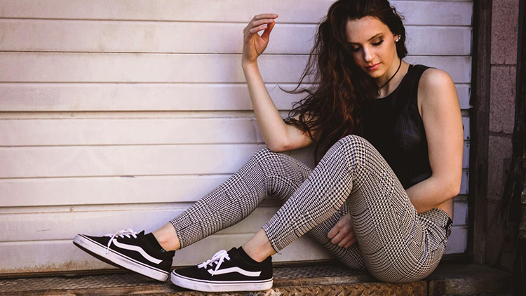 vans解构黑粉新款,vans鞋焕然一新