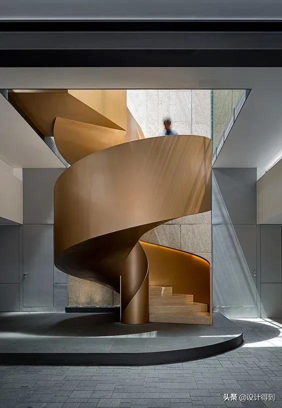 5米高40平米公寓旋转楼梯设计,旋转楼梯转角处的孔洞怎么设计