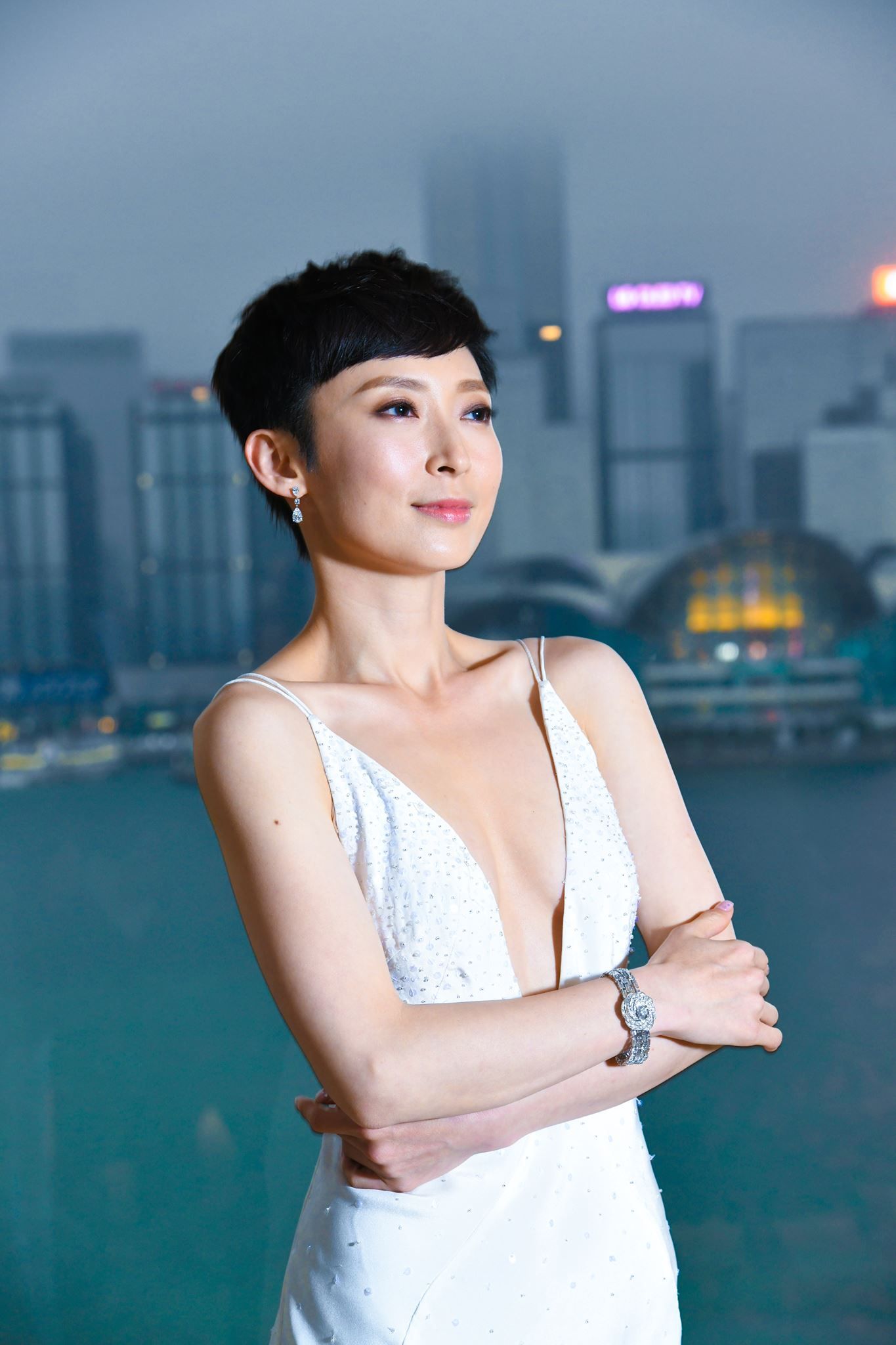 她一个戒指就1600000元，香港金像奖女星珠宝配饰图鉴，谁最耀眼