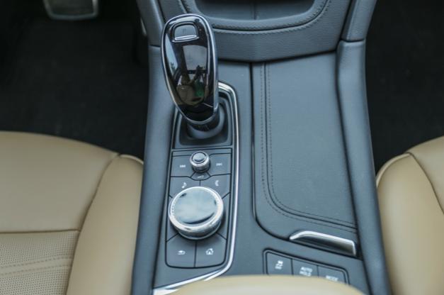 凯迪拉克xt548v轻混和纯油测试,凯迪拉克xt5试乘试驾的过程