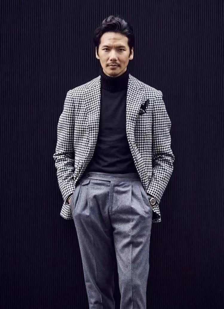 咖色格纹西装内搭推荐,格纹西装怎么穿不老气