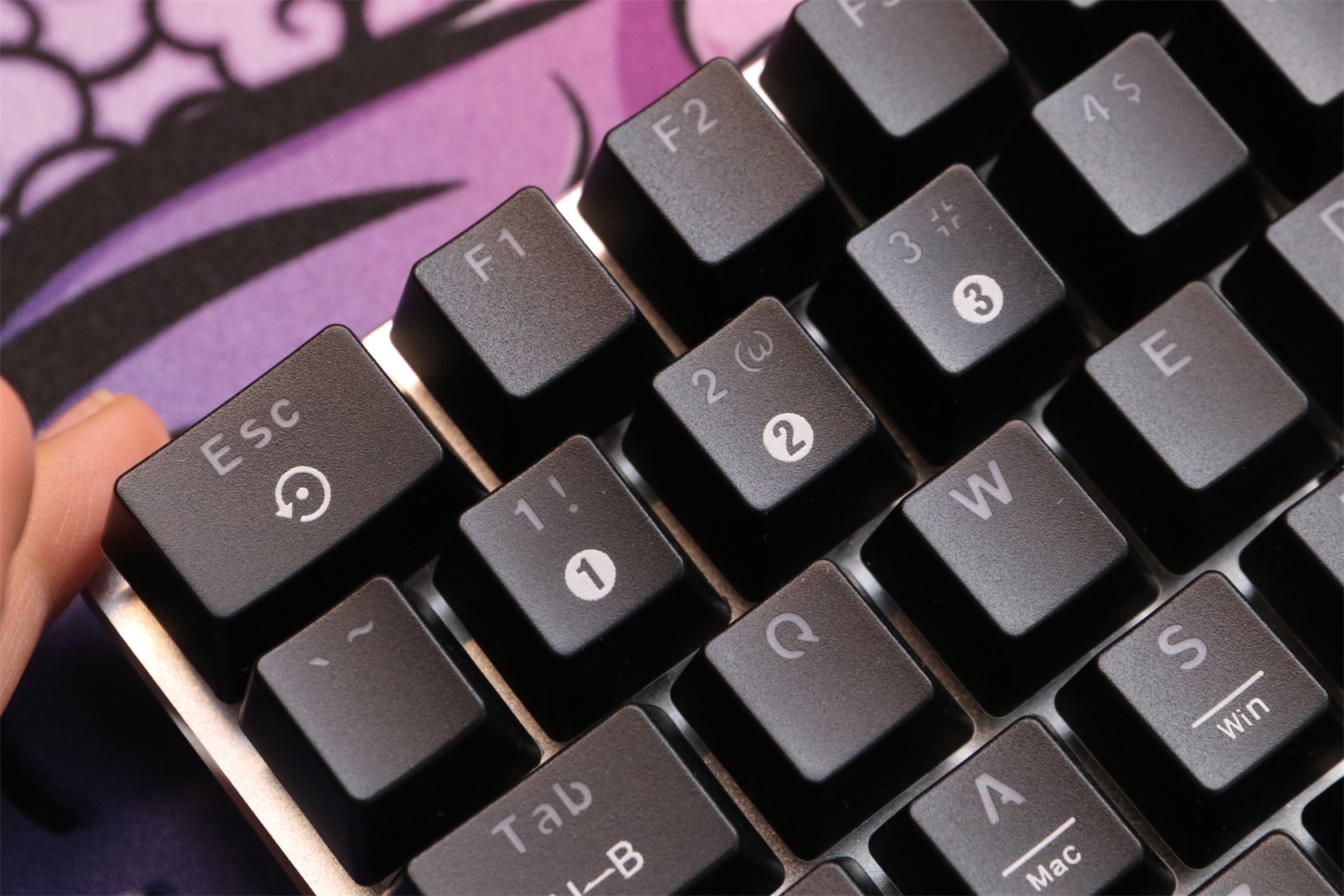 那款好用的小键盘终于出无线款了黑爵AK33分享