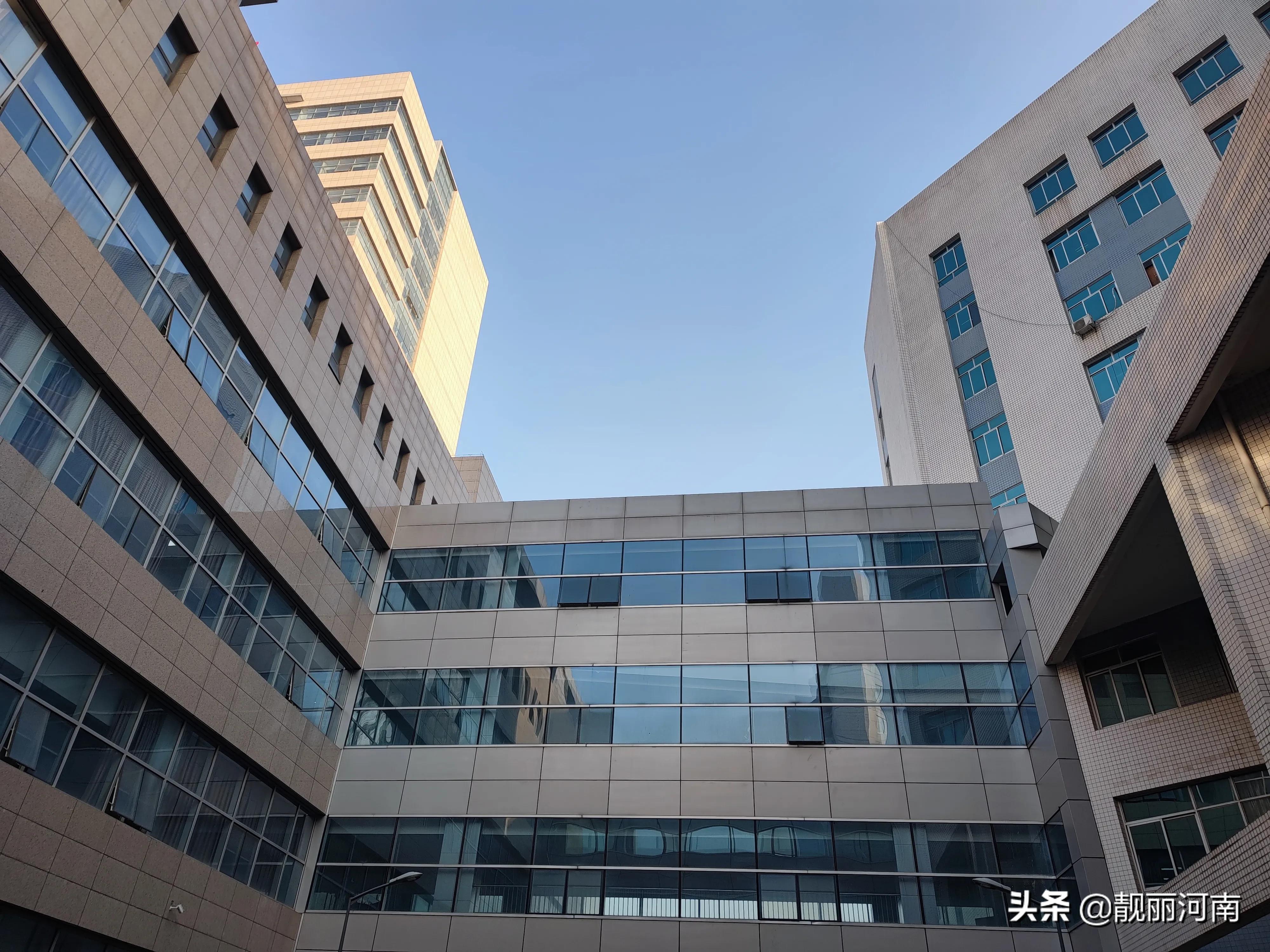 日照明媚冬日暖阳蓝天迷景美在商丘市第一人民医院