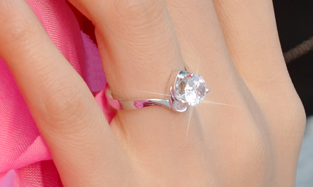 婚戒选18k金还是钻石,求婚戒指钻戒好还是黄金好