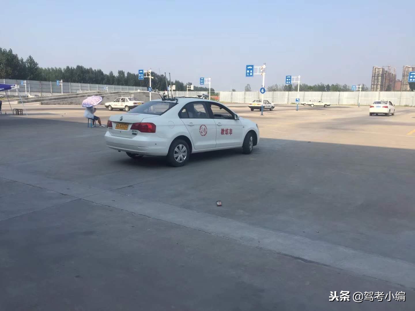 科目二倒车入库的操作要领与技巧,如何掌握科目二倒车入库技巧
