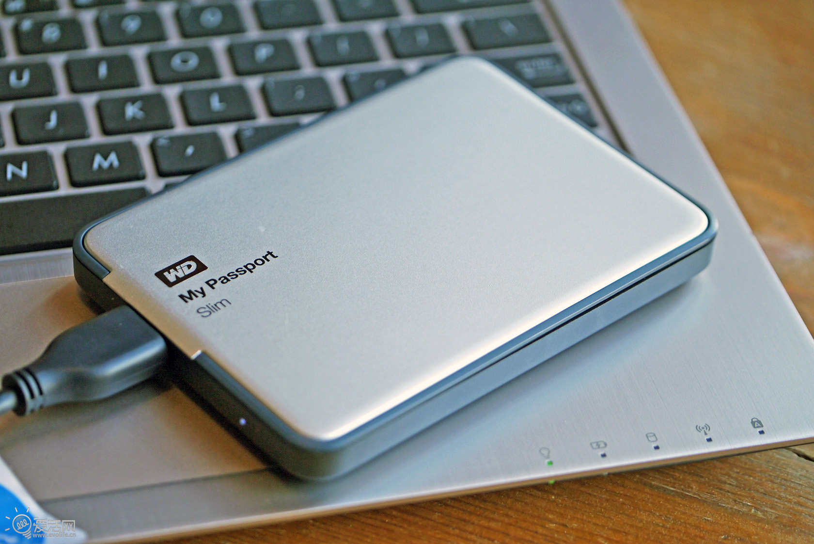 闪迪固态硬盘cz880怎么拆,闪迪cz880和thinkplustu200