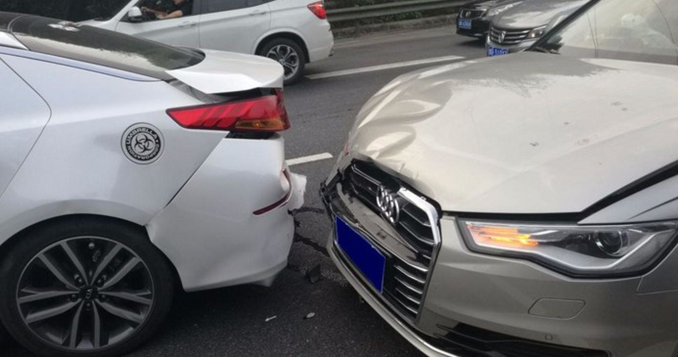 把车借给朋友出了事故怎么索赔,车借给朋友出了事故怎么解决