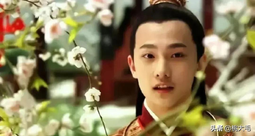 娱乐从军艺校草成为歌坛大魔王,从军艺校草到喜剧界的大佬