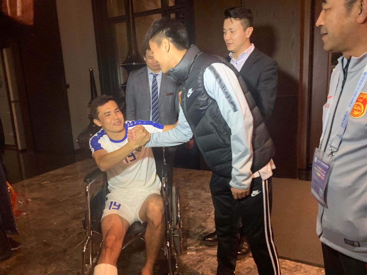 韦世豪给孙兴慜送花篮,韦世豪送花篮完全视频