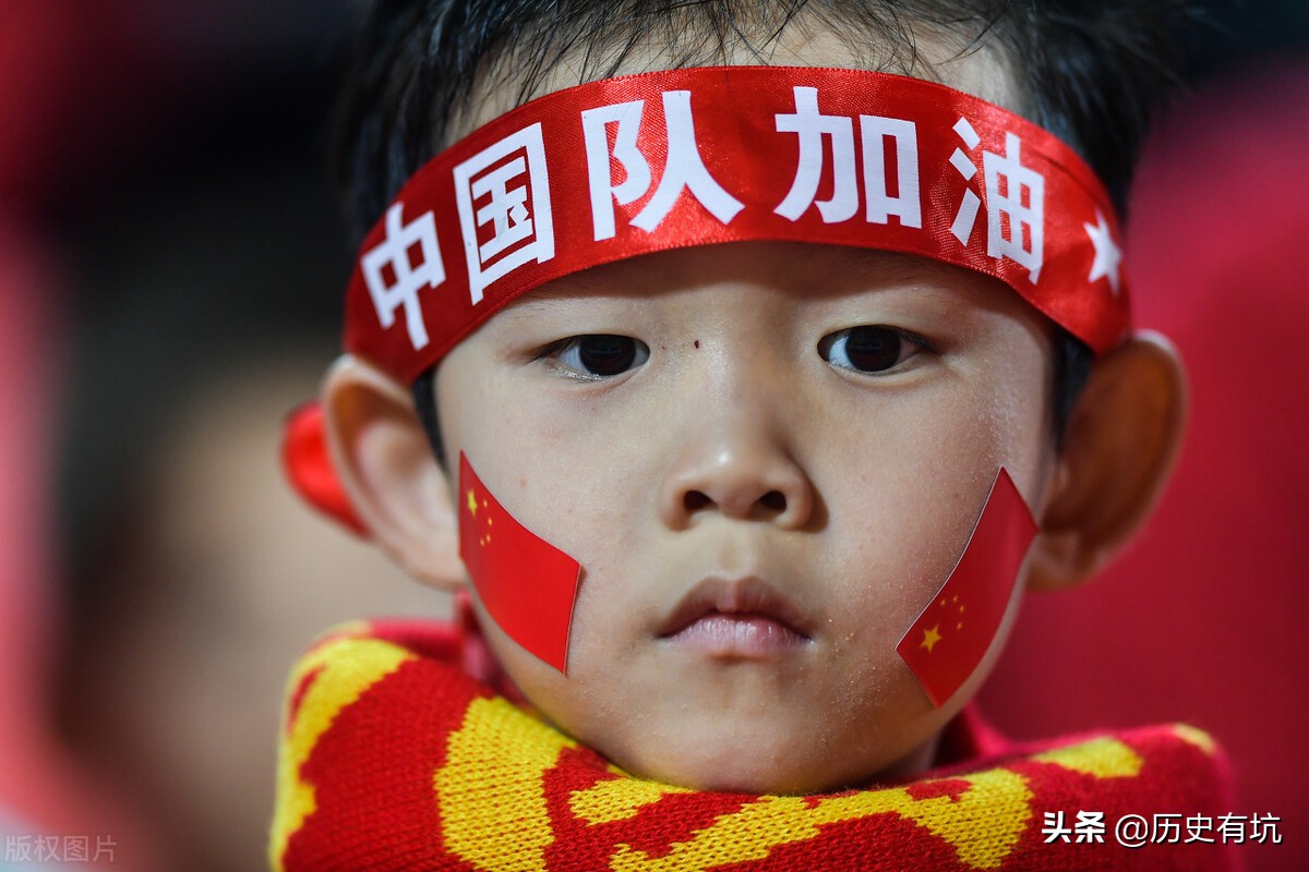 国足出线成为奥数题，出局的概率为99％，为啥不派美女去试试呢？