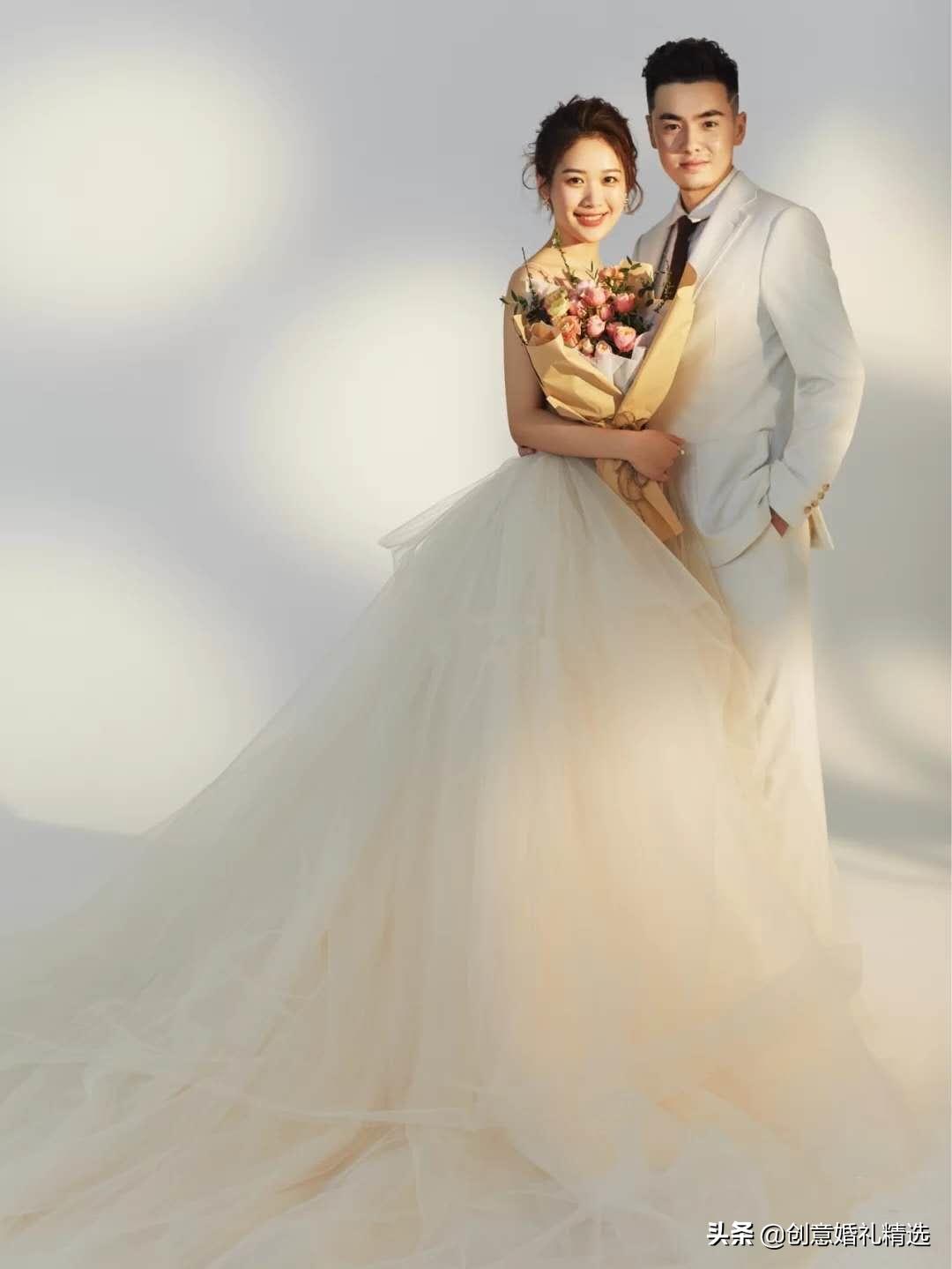 室内婚纱照的风格推荐自己在家拍,拍一套父母年代的婚纱照抖音