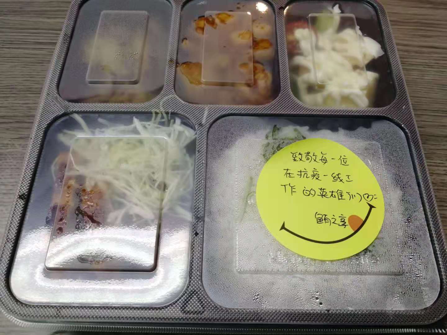 区街新闻｜70多幅照片记录世茂滨江社区辖内志愿者，南京感谢你们