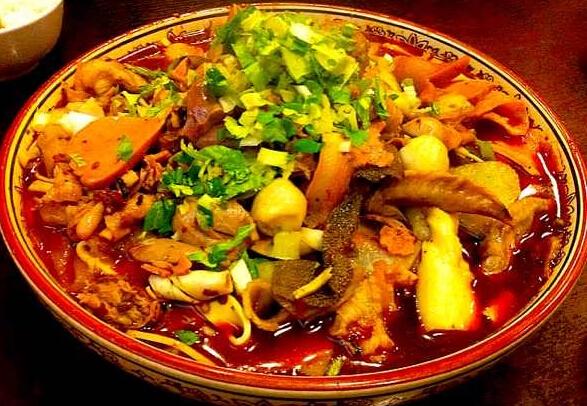 一个人的火锅就是冒菜,冒菜是一个人也能够吃的火锅