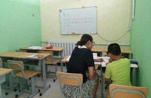收入低孩子有必要去上补习班吗,有钱的家庭能够报辅导班