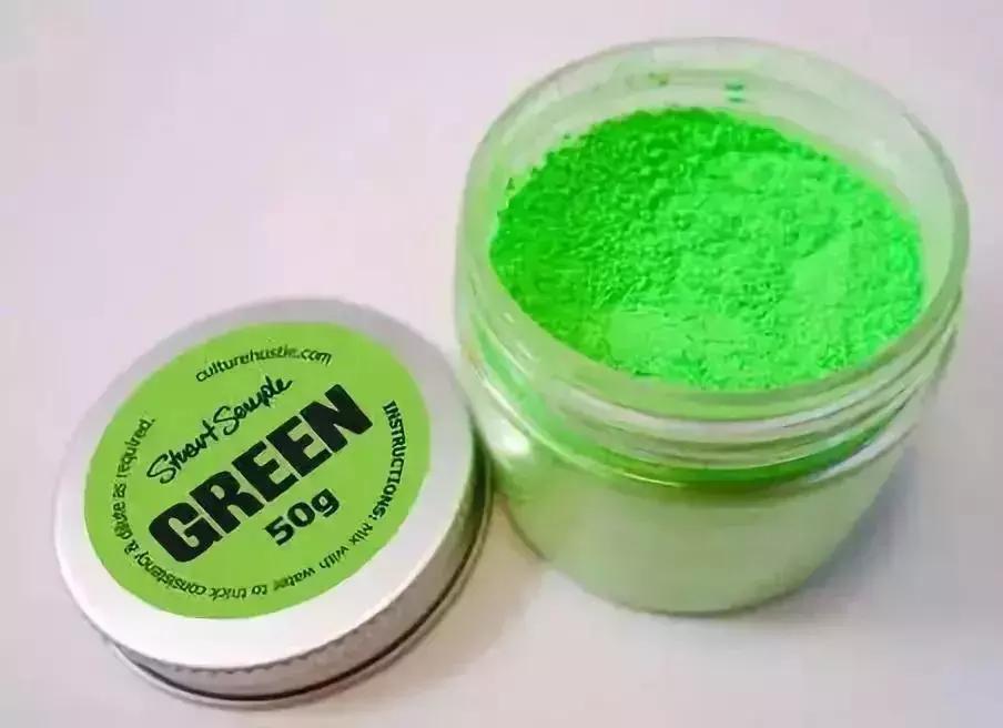 它比虚无的黑洞更黑，让全世界的瞳孔无法聚焦