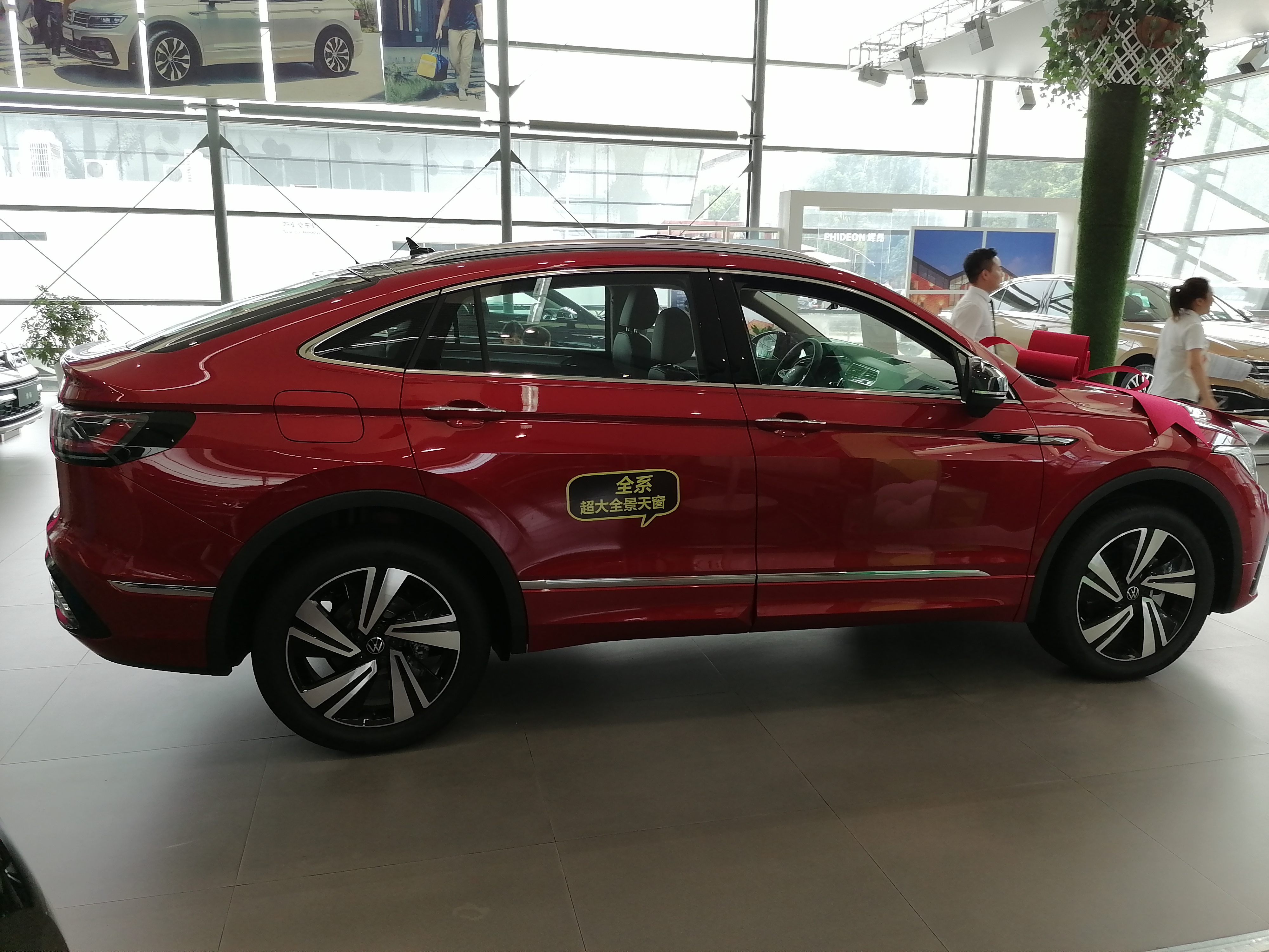 介绍一下2022款大众途观x,颜值与实力上汽大众途观x轿跑suv