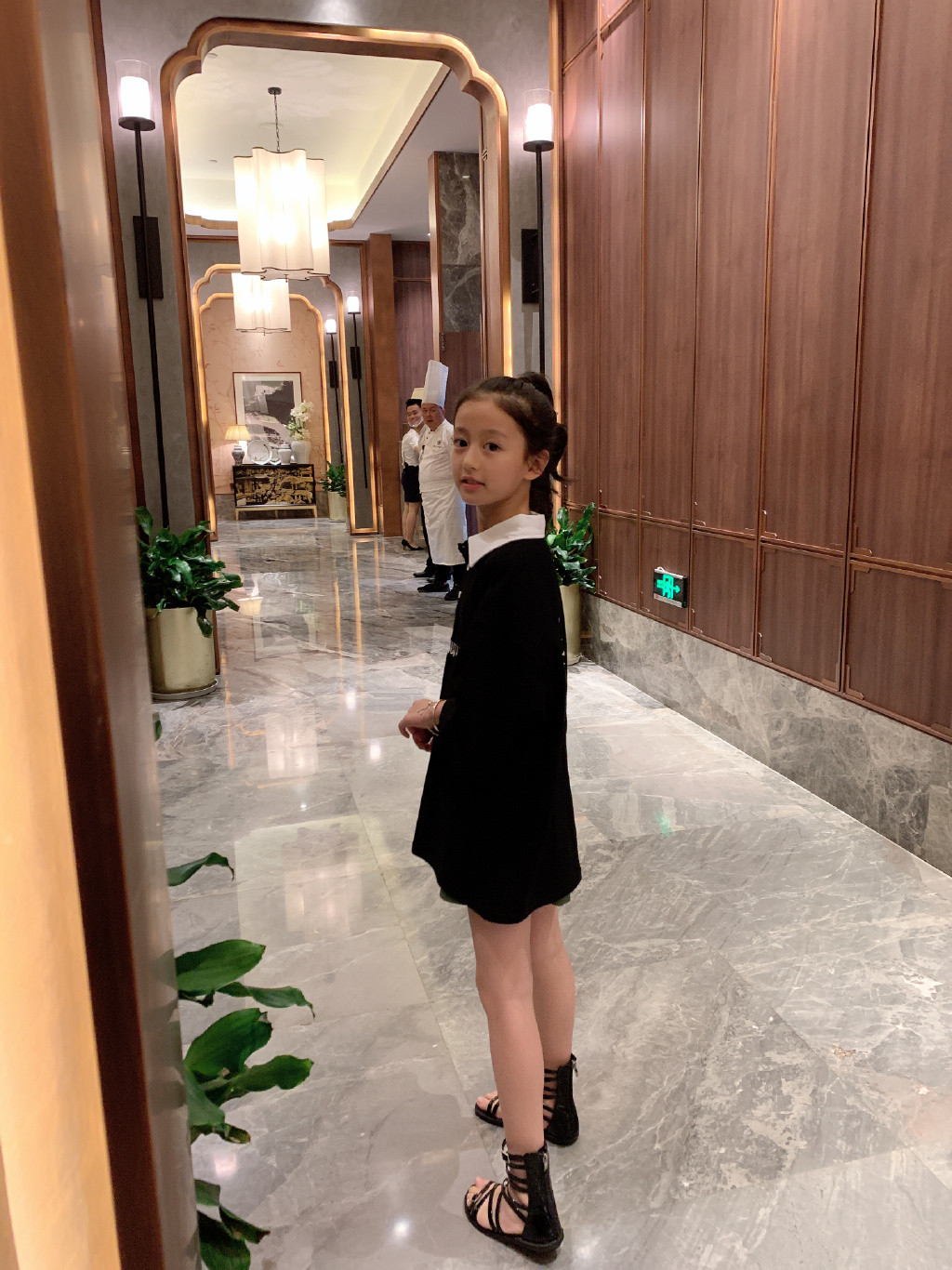 童模裴佳欣穿礼服,裴佳欣是怎么当上童模的