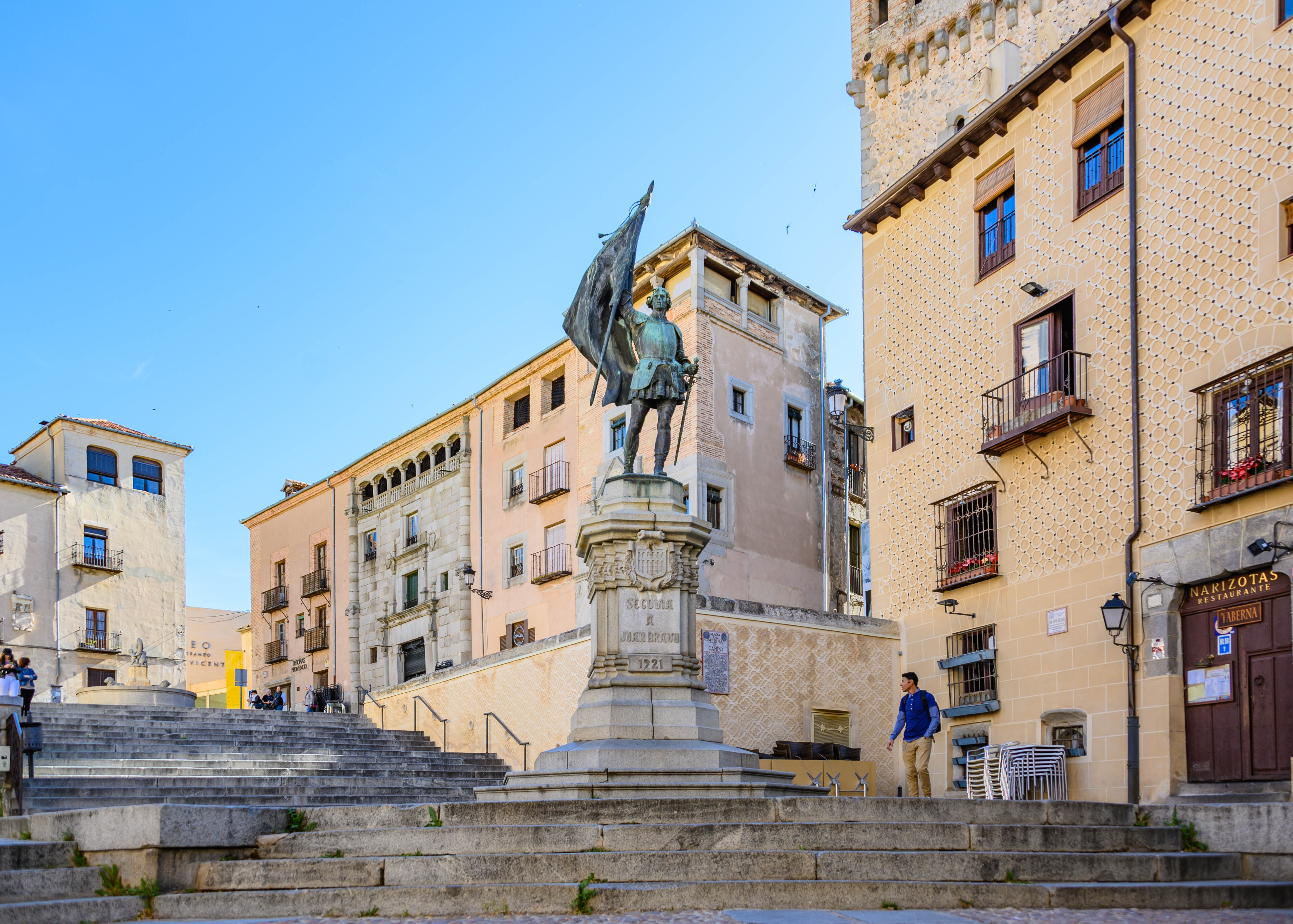 在西班牙，上洗手间要先买咖啡，还发现了迪士尼的公主城堡原型