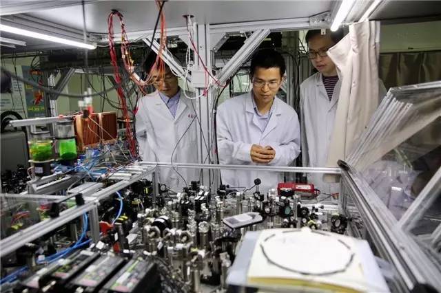 量子计算机是光刻机么,世纪之光科技实业有限公司