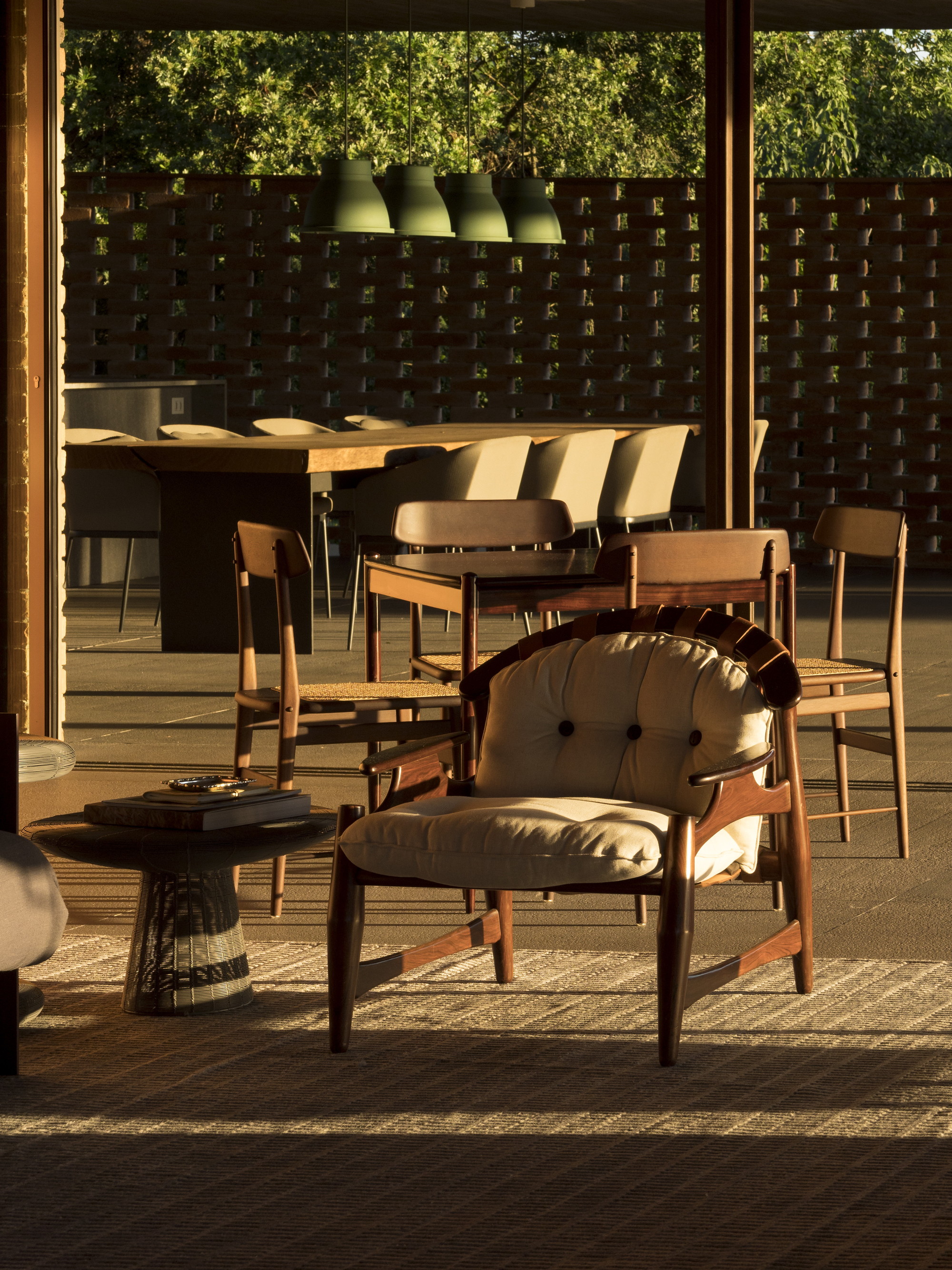 1000m²屋顶满种绿草，消隐在田园水光里的家