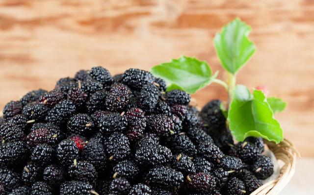 养肝的人建议少吃这2种水果,想要养肝建议常吃这4种水果