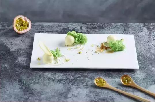 甜点可不仅是缀着亮片和蕾丝的少女派，而是带着仪式感的信物