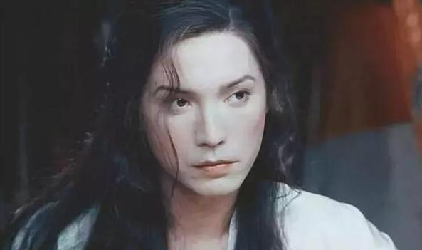 他是“最美东方男子”，曾受伤找裁缝缝8针，被挚爱拒绝孤独一生