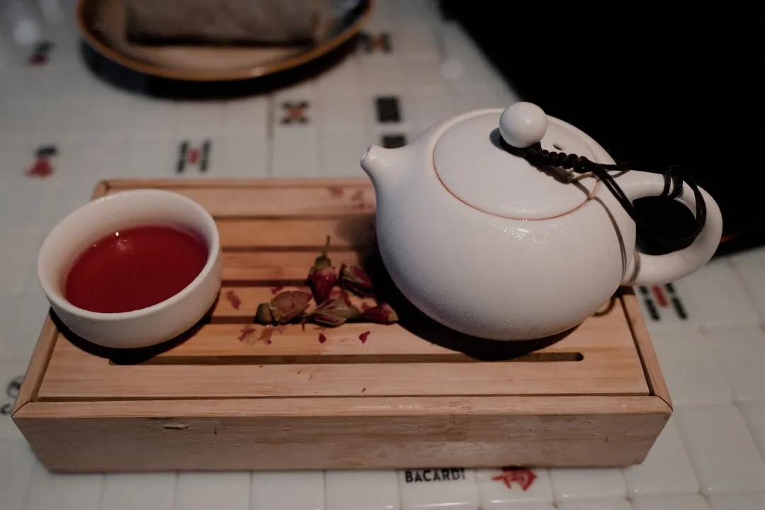 在上海的天花板酒吧“闯关”，喝到第五杯我悟了