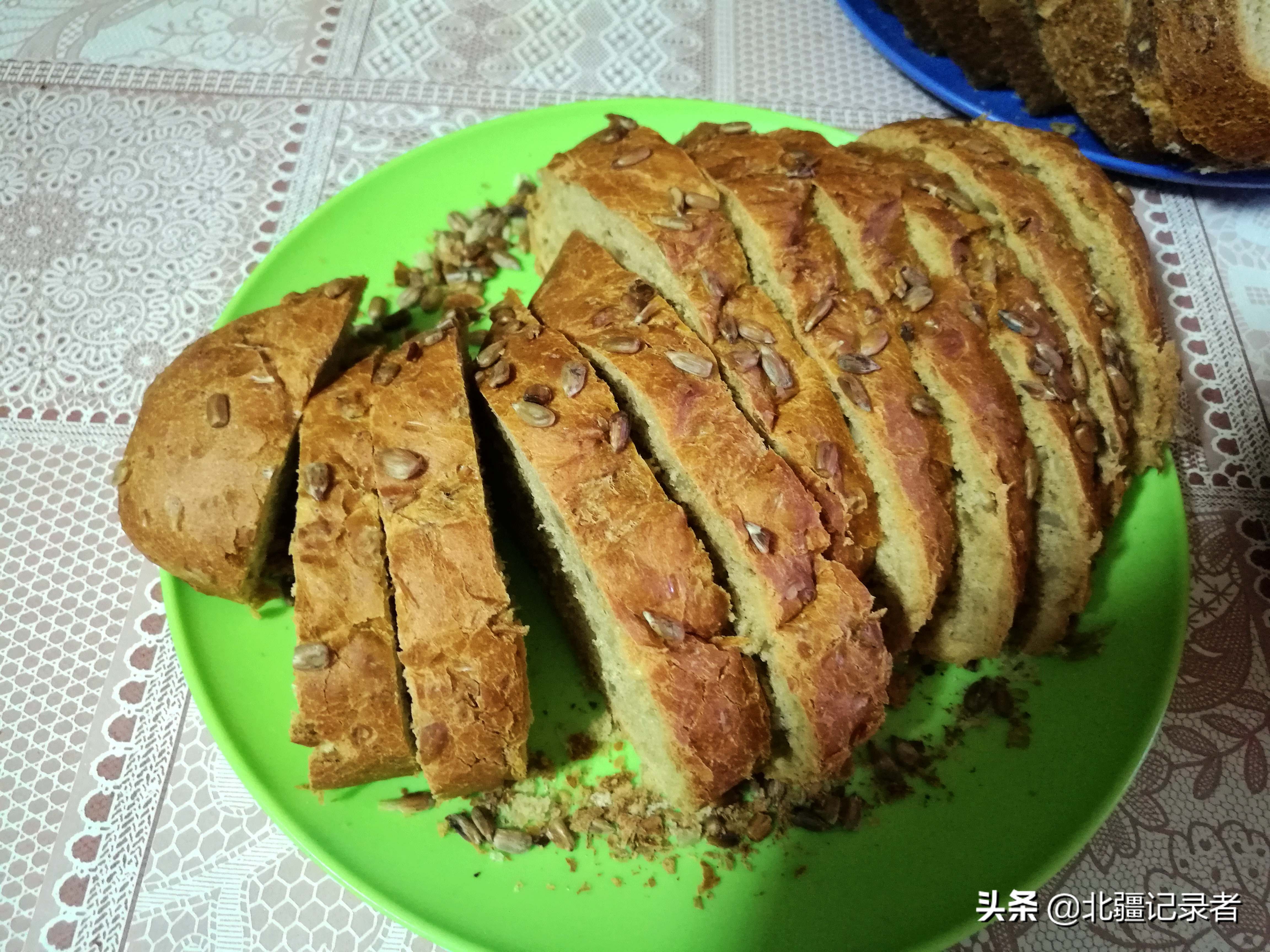 俄罗斯大叔用这些食材招待中国好朋友，中国大叔有话说