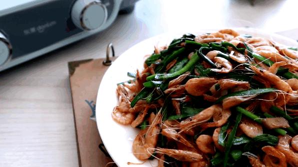 怎样做小白虾炒韭菜,小白虾炒韭菜做法