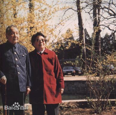 卓琳：名门闺秀，曾两次拒绝*小平邓**求婚，后相守58载不离不弃