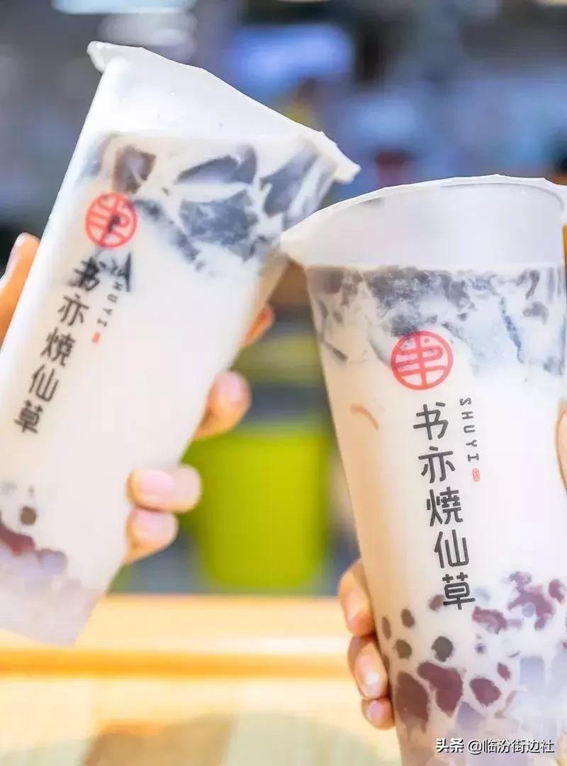 烧仙草桶装超大杯奶茶,超级有料烧仙草奶茶