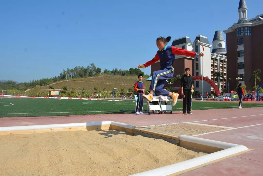 华立中英文学校是不是贵族学校,华立中英文学校升学