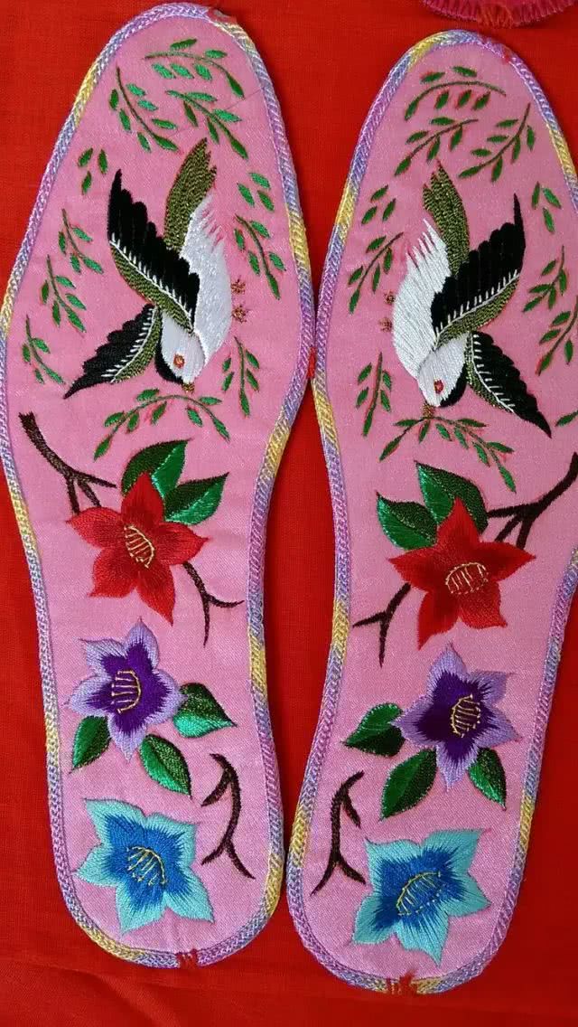 十字绣鞋垫花样图解大图,最受欢迎的小格子鞋垫图案